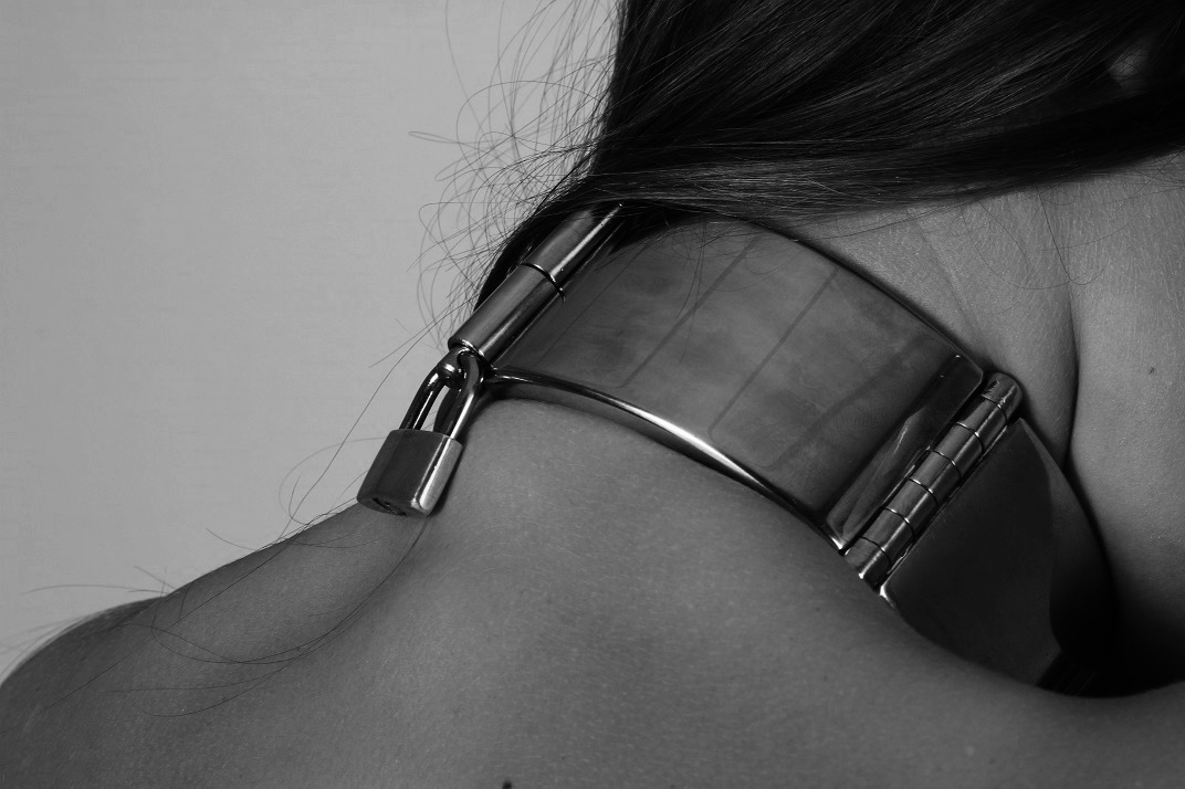 #artwork. #fetish. #collar. pic.twitter.com/3KghWYCZsk. #metal. #photograph...