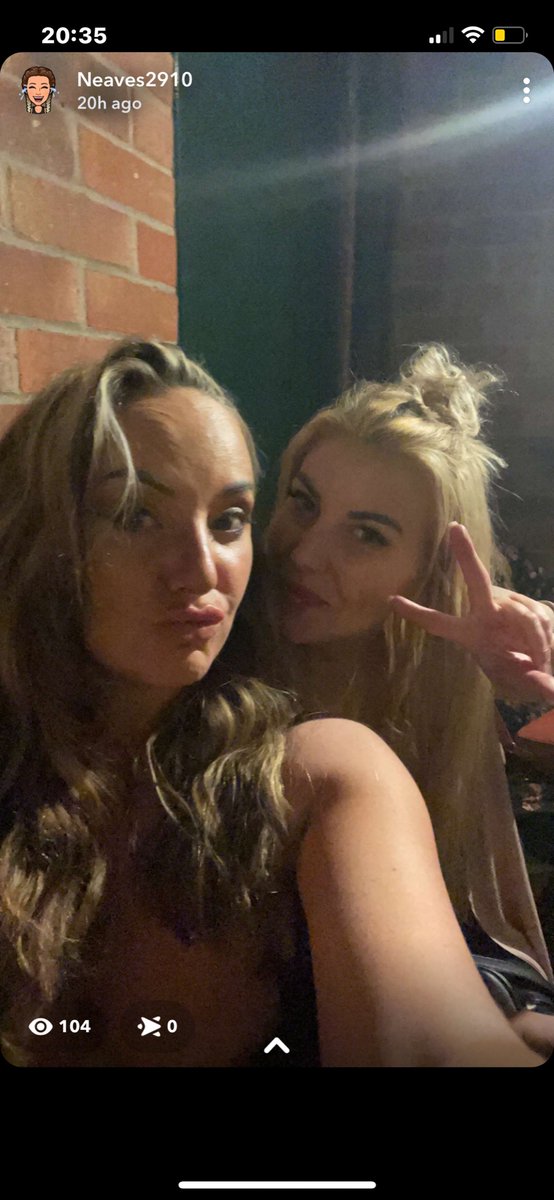 charleespence26's tweet photo. My right arm โฅ๏ธ @AnnaRachael #drunkeyes #wellbehavedforonce love youuuuuuuu xxxxx https://t.co/XOpu8iugHH
