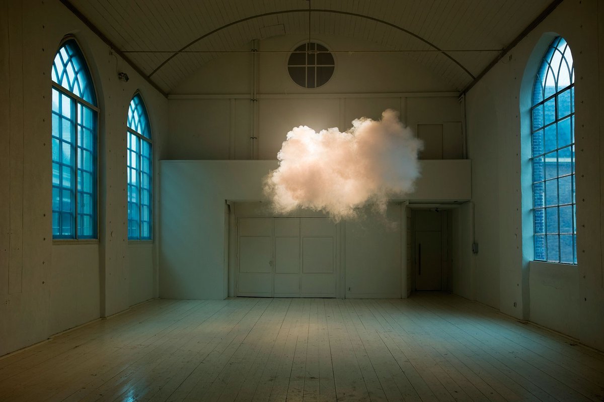 MAstronomers's tweet photo. By balancing temperature, humidity and lighting, a Dutch artist created a cloud in the middle of a room. https://t.co/yMtPlEOfRa