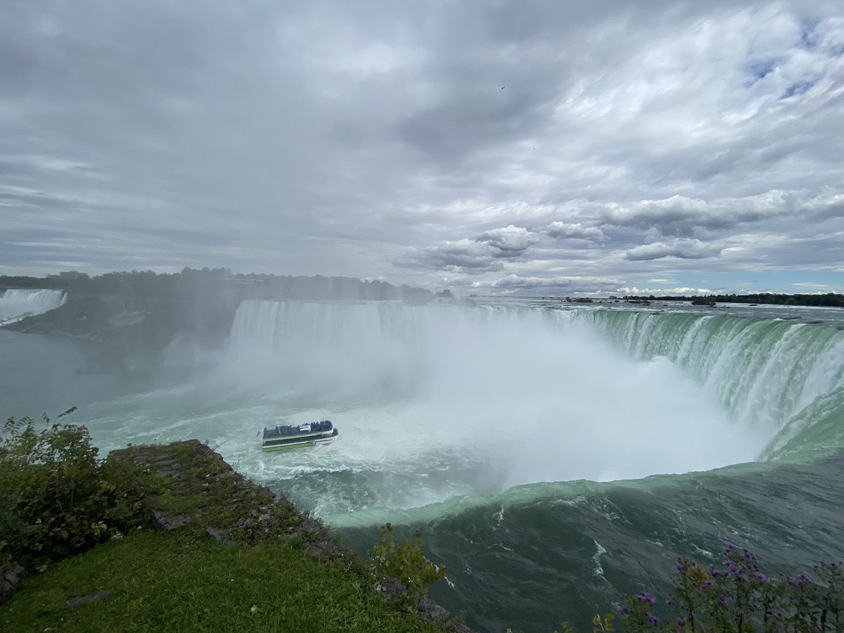 Jacob_Toronto's tweet image. 初ナイアガラに単独
前回友達との約束寝坊して友達に1人で行かしたら、次は自分の友達が寝坊して1人で行くことに笑
久々の1人旅堪能できて満足！
3組写真も撮ってあげてええ気分や〜