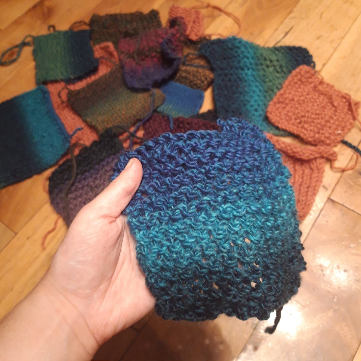 Another square finished during <a href="/craftfilmclub/">craft services film club</a> 's first meeting! A lovely vibe with such lovely folk 💻😍🧶🧵🐻🏴󠁧󠁢󠁳󠁣󠁴󠁿🎥