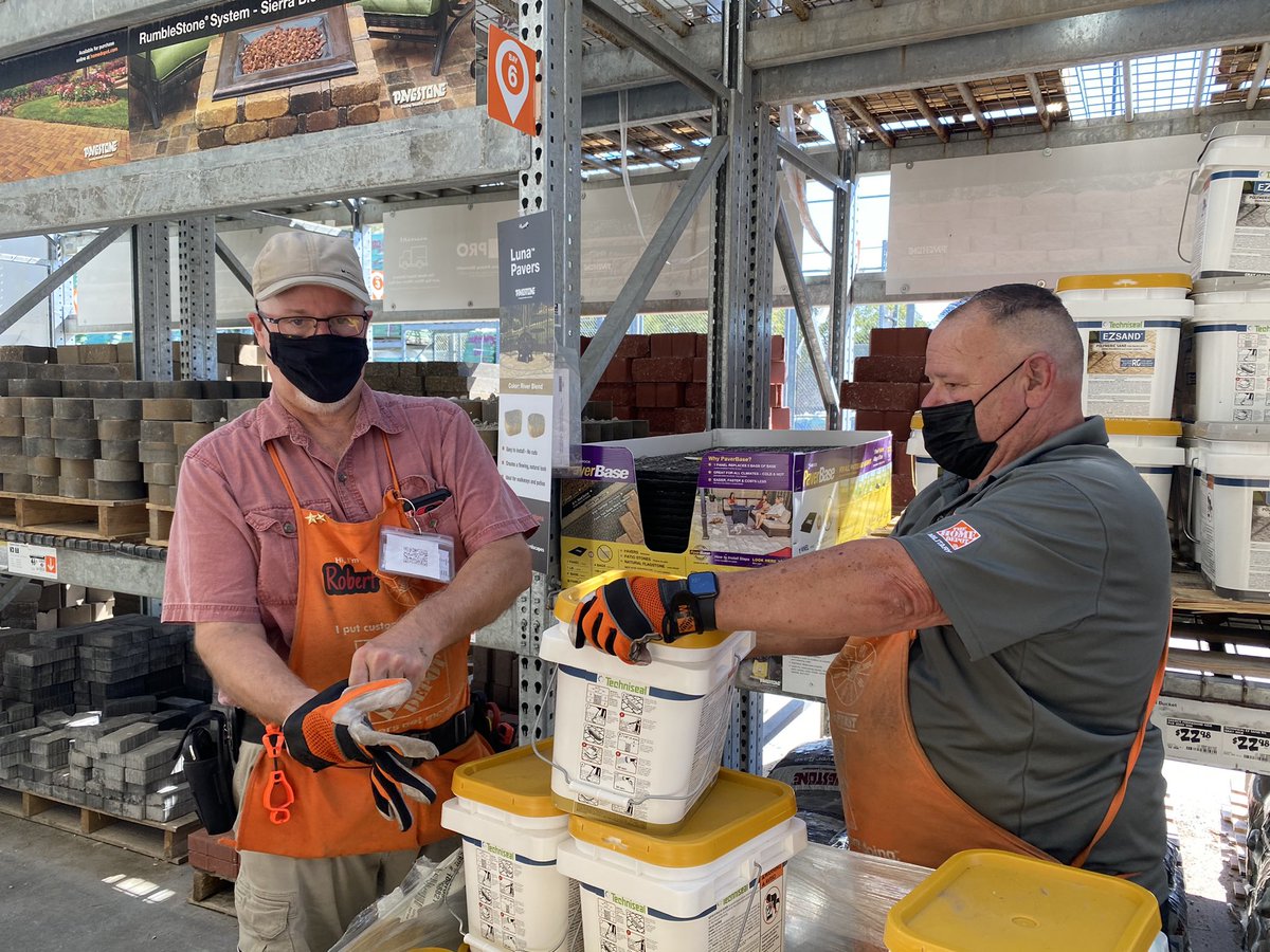 kattie57's tweet photo. These two never stop! Garden DS Robert & his dedicated closer Pat work hard and work SAFE! Gloves β
Masks β
& lifting close to home β
β
! Thanks you guys! #3206Strong #SafetySelfieNP @MCasemier @MattWorkmanTHD @Daddyz55 @KellyConnors7 @GarganoTom https://t.co/wQvmfZ5kyr