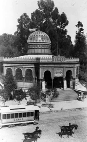 LizOsorio_'s tweet photo. Hoy es el cumpleaños del vecino más ilustre de #SantaMaríaLaRibera @stamalaribera, cumple 111 años de ser el anfitrión de reuniones y paseos en esta bella @StaMarialaRiber,donde ha visto crecer, envejecer a sus habitantes y ha soportado el paso del tiempo.
¡Felicidades! https://t.co/NvzUwEWMry