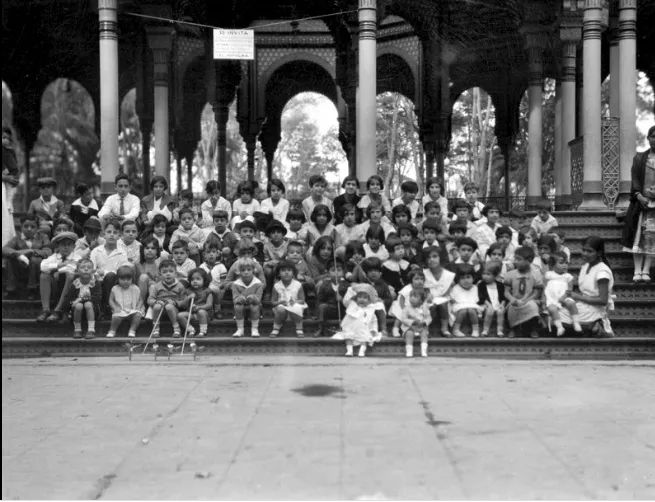 LizOsorio_'s tweet photo. Hoy es el cumpleaños del vecino más ilustre de #SantaMaríaLaRibera @stamalaribera, cumple 111 años de ser el anfitrión de reuniones y paseos en esta bella @StaMarialaRiber,donde ha visto crecer, envejecer a sus habitantes y ha soportado el paso del tiempo.
¡Felicidades! https://t.co/NvzUwEWMry