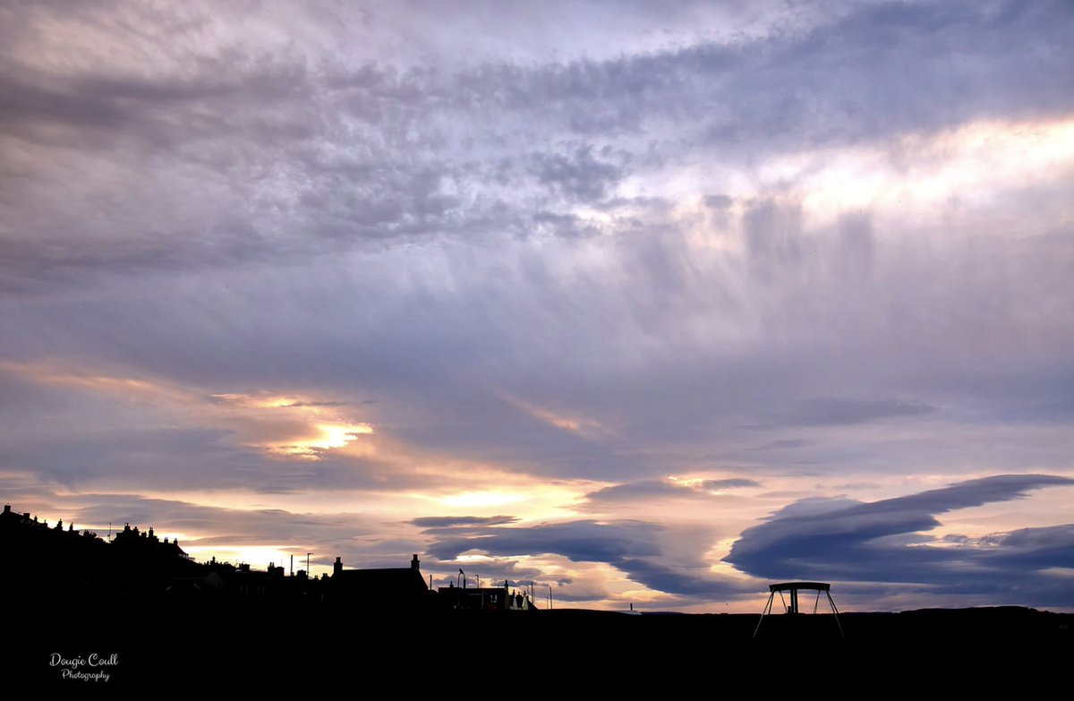 DougieCoullPix's tweet photo. Few quick edits from this evening.
#buckie #buckpool #sunset #sunsetphotography #weather #nature #clouds #canonphotography https://t.co/iRGZPBlVFw