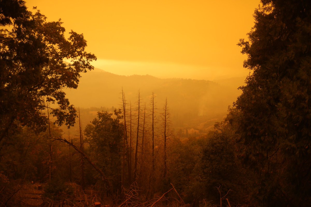 SwansonPhotog's tweet photo. Sunday from Sugarloaf #WindyFire https://t.co/RHcWxMl03w