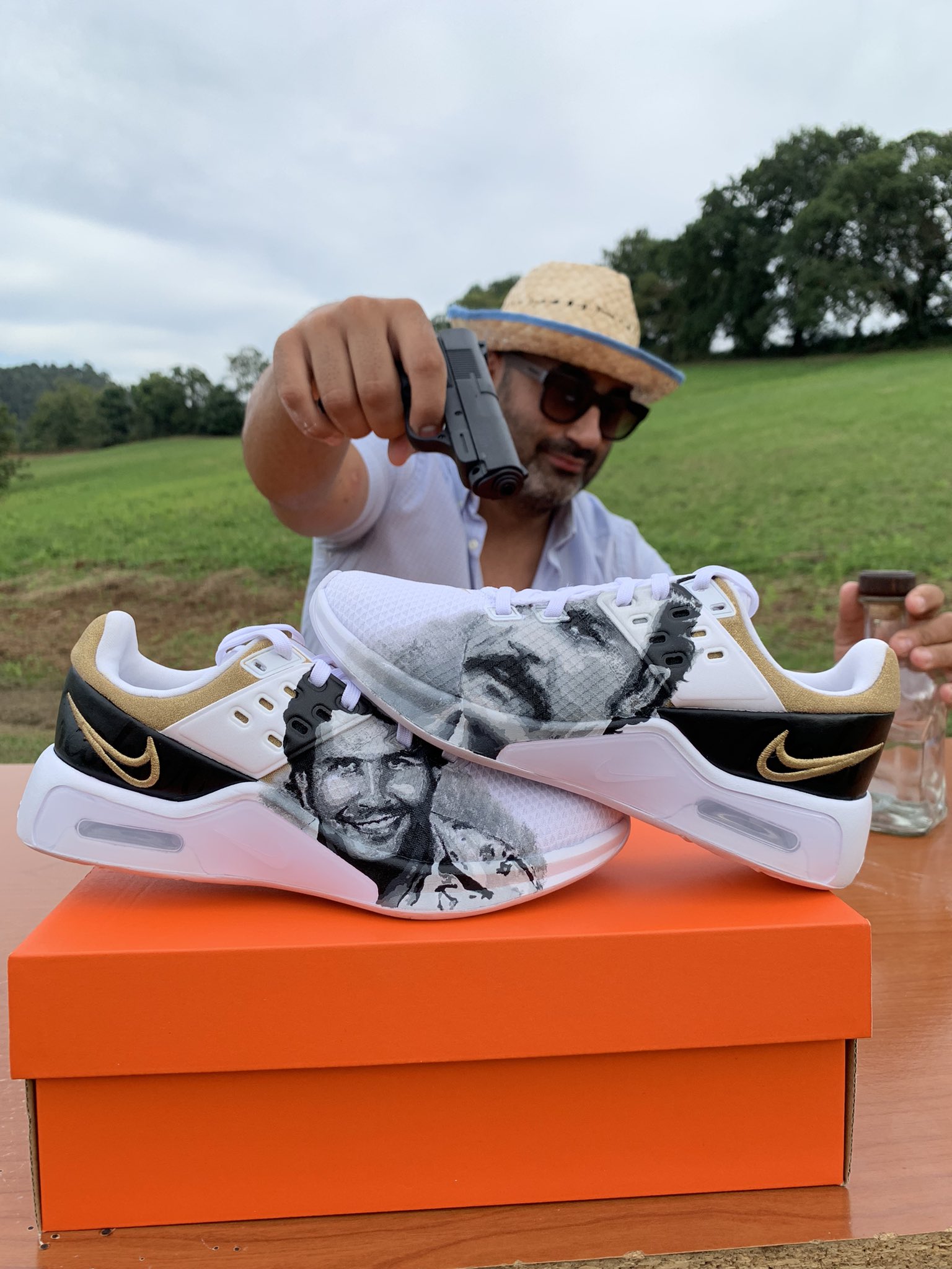 graduado sarcoma vértice Fran on Twitter: "Personalización zapatillas @Nike Pablo Escobar con  pinturas @AngelusBrand “Plata…o Plomo” #elpatron #custom #Netflix #Narcos  #handpainted #PabloEscobar #nike #AIRMAX #arte https://t.co/y88pC3ypzw" /  Twitter
