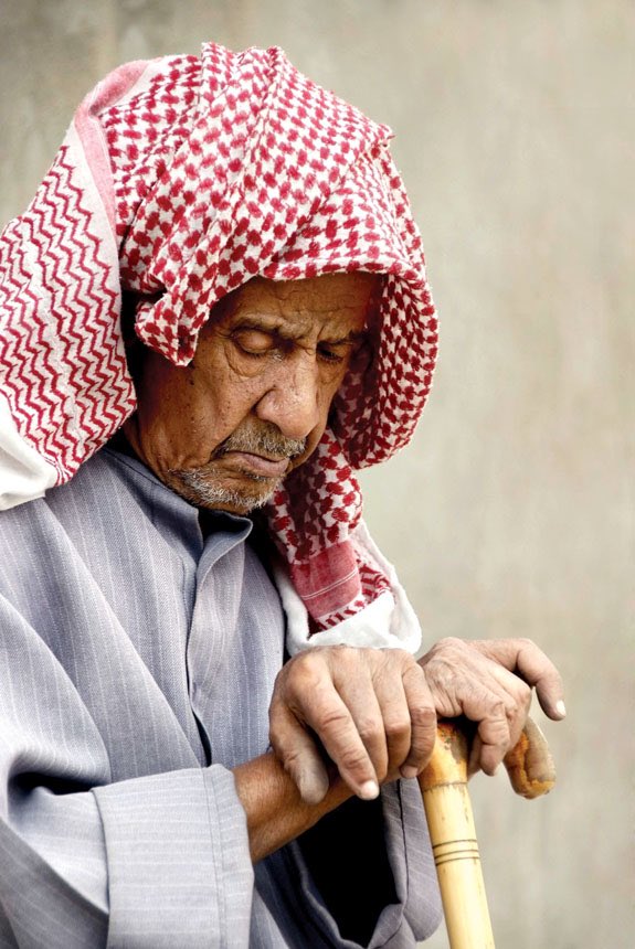 Khalid_Alammar's tweet photo. ،،

قانع من الدنيا مثل منت شايف ،، 
لو هي تجي وتقول : طب وتخيّر ! 

ما فيه حاجه تستحق الحسايف ،، 
غير الرفيق الطيّب إليـا .. تغيّر !

،،
فواز العقيلي ، https://t.co/azsIJboR5R