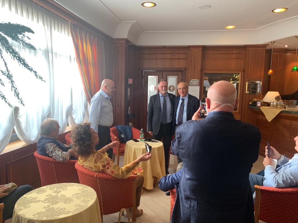 _GrantValentino's tweet photo. A Benevento con il ministro del Turismo Massimo Garavaglia per sostenere il nostro candidato sindaco Rosetta De Stasio ๐ฎ๐น
#destasiosindaco https://t.co/2bm1CDUhLk