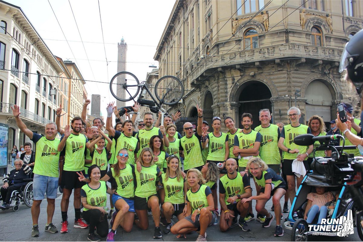 PassoCapponi's tweet photo. Ripartiamo! 21 amici per 21 alberi donati alla città, i sostenitori e i volontari della @RunTuneUp oggi hanno deciso di vivere i 21 km del percorso attraverso una staffetta per le vie di Bologna.
Il modo migliore di celebrare la città, in preparazione dell’anno prossimo!
#rtu22 https://t.co/ukjs4Lg5Lg