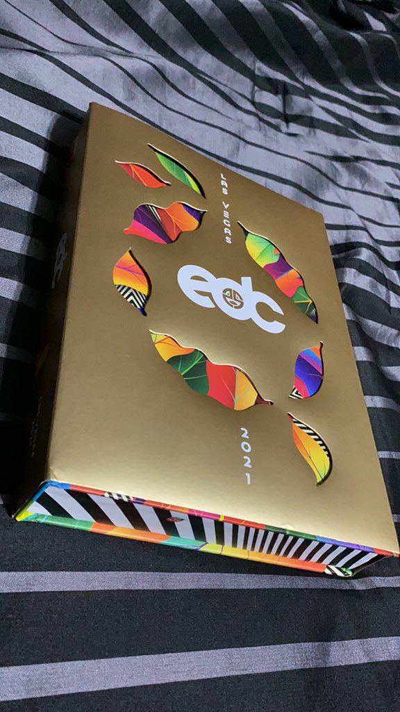 o___dream's tweet photo. If anyone is looking for a GA ticket to EDC please I got you !! https://t.co/63VHLne8ps