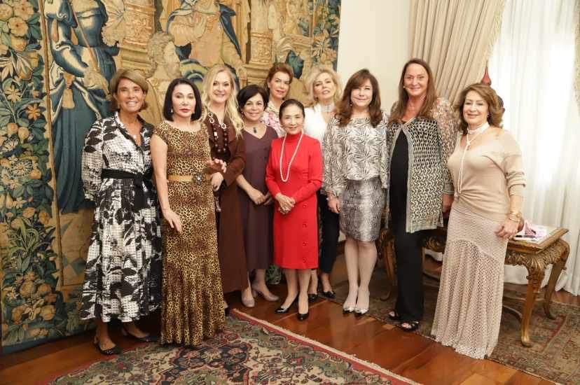 BetthRipolli's tweet photo. Citando apenas algumas … #marlymansur #isabelfranco #soniahess #chiekoaoki #marinadesabrit ! Mulheres de atitude! https://t.co/gXKWQyWYDq