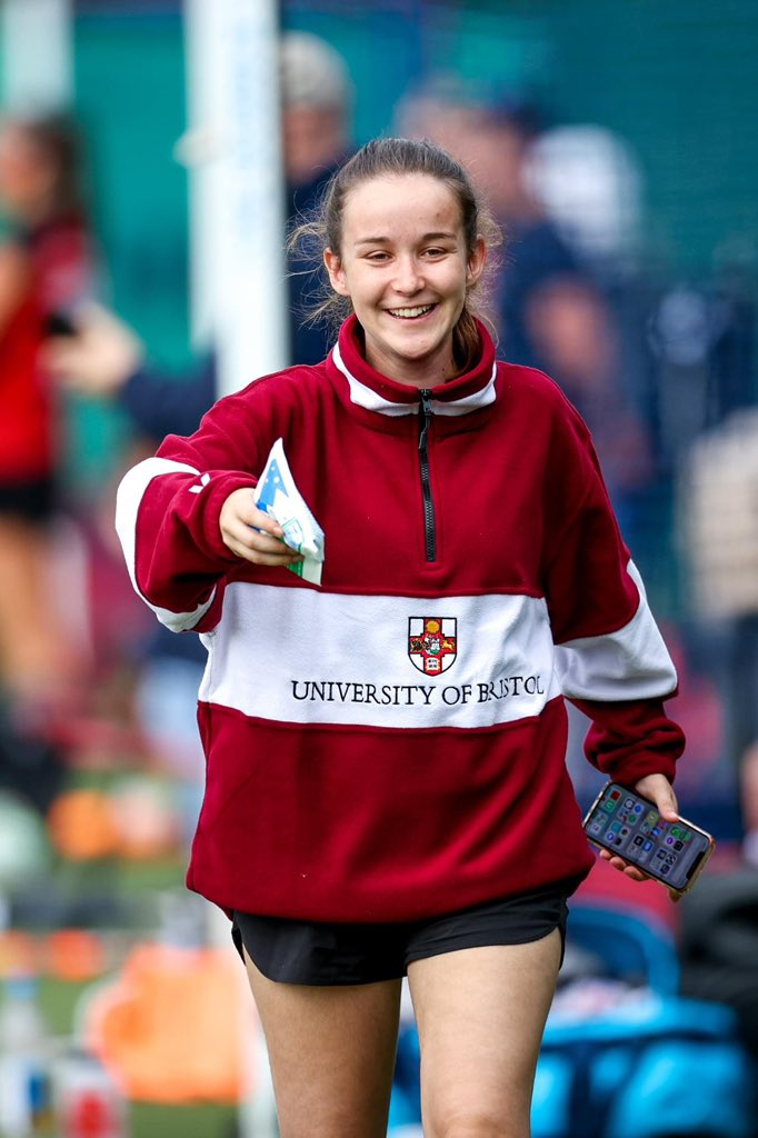 Stokesie12's tweet photo. New team, new league, new role. Same love for this amazing sport ❤️

So excited to have kick started the season off yesterday as the 1XI manager for Uni of Bristol Ladies HC. Gutted to not be out their on the pitch but I know my time will come. But for now rehabbing hard! 💪🏼 https://t.co/9rEajEKozL