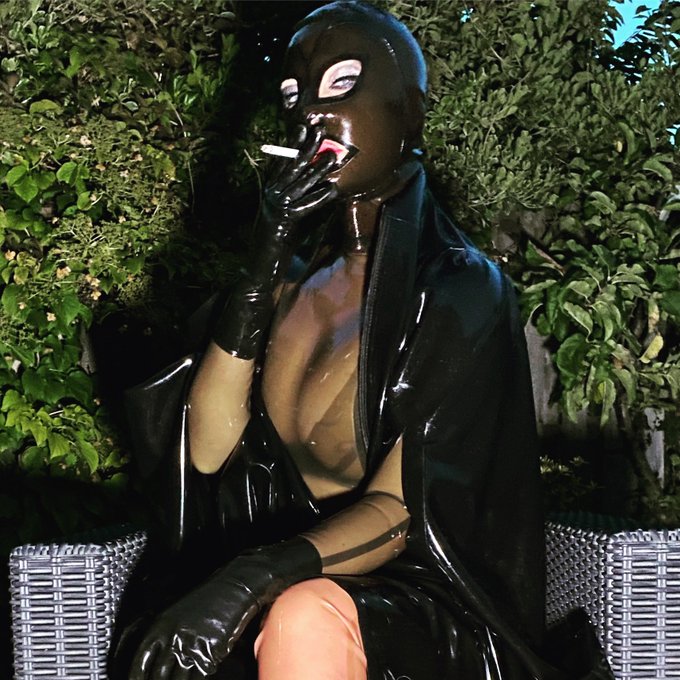 Bad habits 🖤  More bad habits on https://t.co/erw0IewmY8 🖤 https://t.co/UqRlm55XDi<a href="/tag/showtime"class="tags"><span>#showtime</span></a><a href="/tag/fetishparty"class="tags"><span>#fetishparty</span></a>