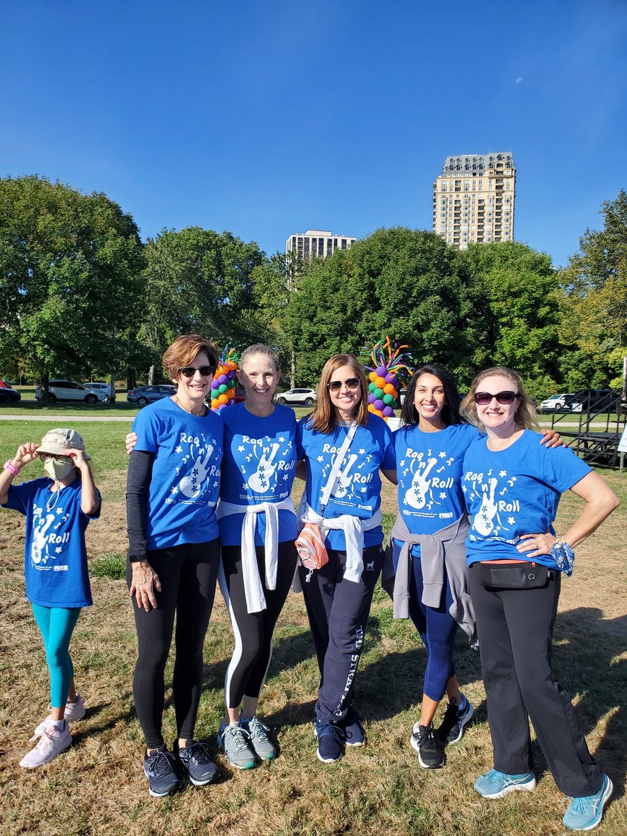 4chances2parent's tweet photo. Great day to #walk4hearing with @FHSRChicago #fhsr.org in #lincolnpark shout out to great tshirts from @OneHourTees, great food and staff #theateronthelake Great @PaytonFriends34 alumni &amp; more! https://t.co/KqbyT3W2tr