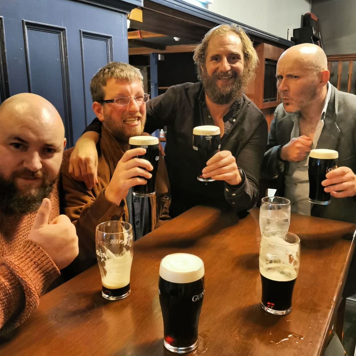3bucksleft1's tweet photo. As it was and as it ever will be pints without end Amen 🙏 @swinfordlegend @chrisgav https://t.co/DYOZNTpjFB