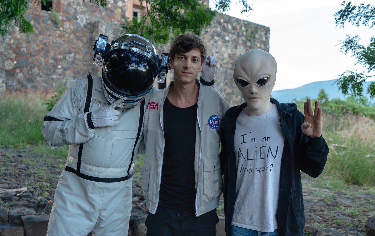 AudiophonicLive's tweet photo. Contact has been made. 👨‍🚀👽
#JonBovi #Graviity #Astronaut #Alien https://t.co/H96KP8sJXd