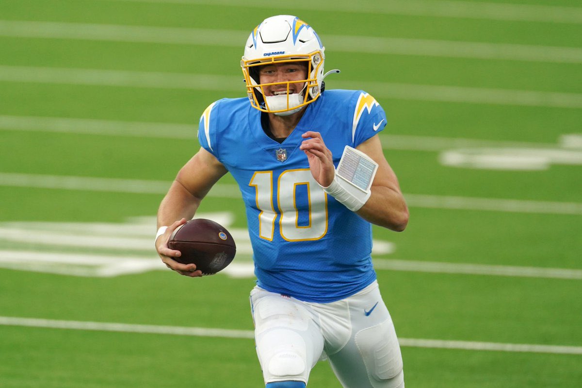 overtime's tweet photo. Chargers UPSET Chiefs 🚨

Herbert: 26/38 | 281 YDS | 4 TD
Mahomes: 27/44 | 260 YDS | 3 TD | 2 INT 

KC is now LAST PLACE in the AFC West 😦 https://t.co/3zs0rvvJEL