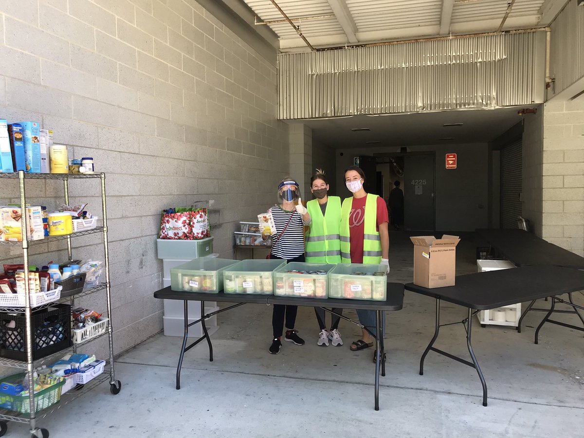 FeedPantry's tweet photo. Beautiful day ✅  Beautiful patrons✅ It was good seeing everyone!! https://t.co/Ie47dJPJQc