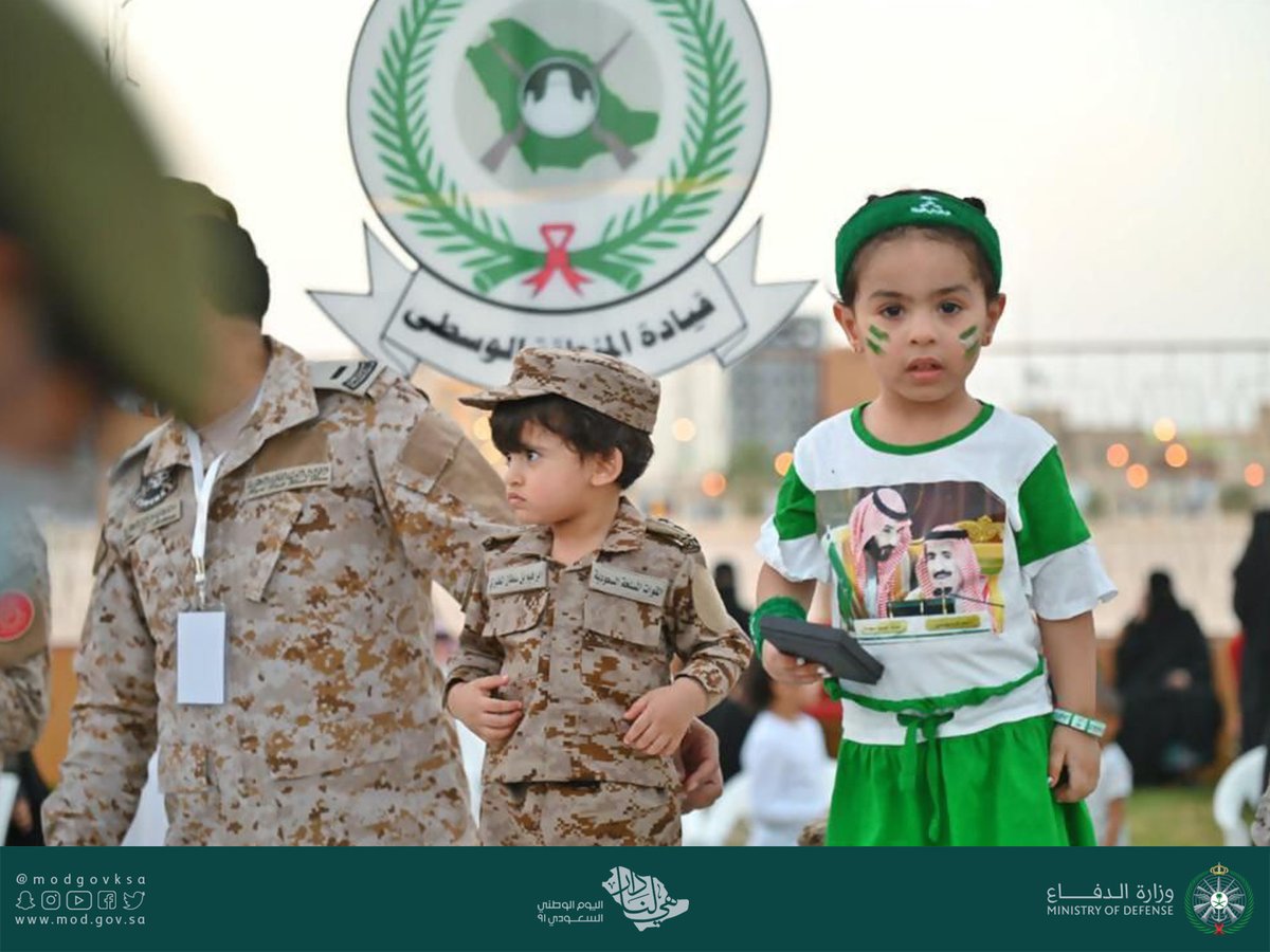 modgovksa's tweet photo. قيادة المنطقة الوسطى تحتفل بـ #اليوم_الوطني_السعودي.
#هي_لنا_دار https://t.co/njrAsvKwRG