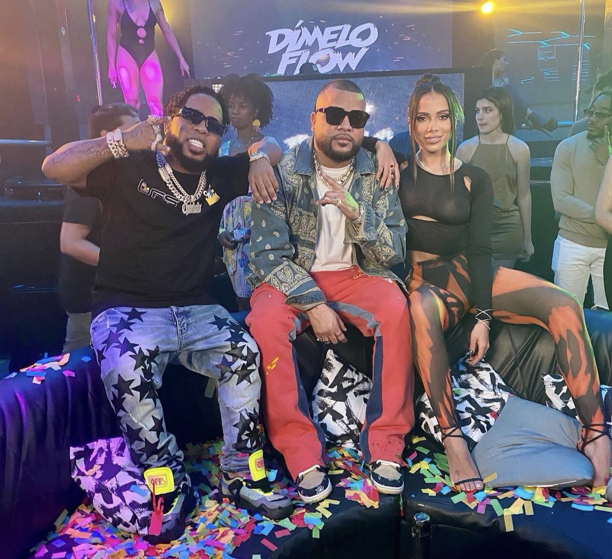 AnittaTodayR's tweet photo. Anitta está nesse exato momento gravando um videoclipe com Dimelo Flow e Chimbala. 👀 https://t.co/BdghrOFqLR