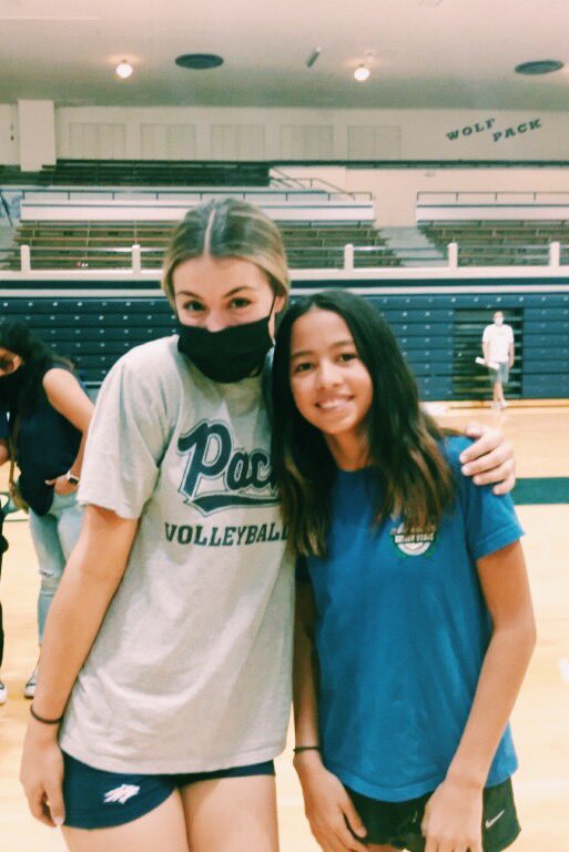 Silverstatevbc's tweet photo. Good time with @Nevada_VB 🐺 🏐 https://t.co/CcoG5Mw9A1