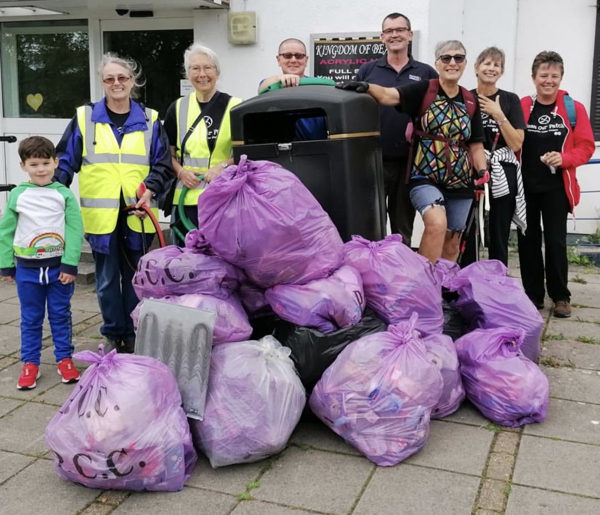 HighViewPlym's tweet photo. Well done to Theo &amp; Stanley for joining in the Efford community litter pick this afternoon. Swipe ➡️ to see how many bags of litter we collected! 🚮 Efford community litter picks take place the last Sunday of every month, the next one will be on the 31st October.  #cleanourpatch https://t.co/ZlRF3sMW3V