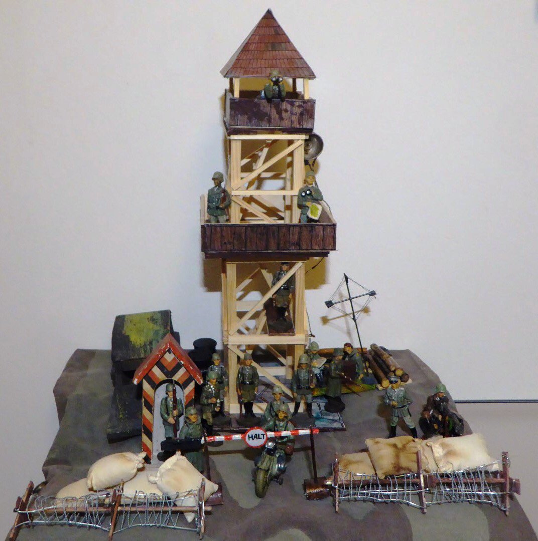 PabloGr13346576's tweet photo. https://t.co/4TKxhzzGQF
Today I have assembled an observation tower (Der Aussichtsturm) - The wooden hobby kit N4 from Walachia (Czech Republic).
๐๐๐
#Aussichtsturm, #Elastolin, #eusoldatini, #observationtower #Walachia, #Wehrmacht, #Woodentoys, #WorldWar2, #WW2, https://t.co/tSKIqLhIA8