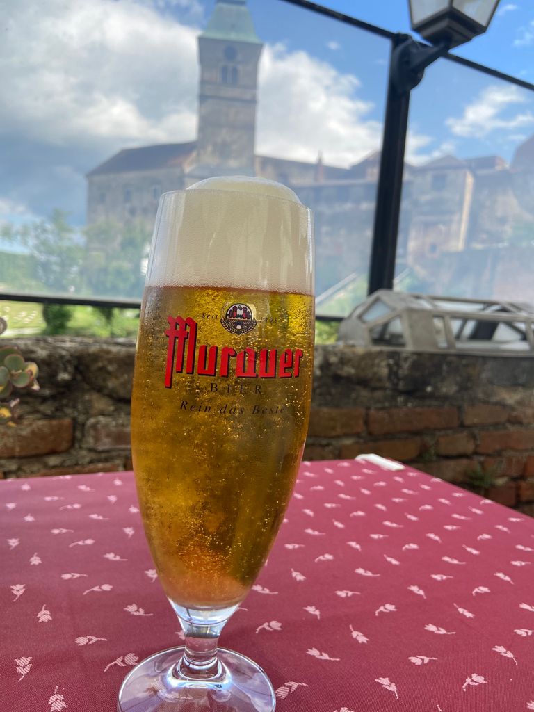 mimundodelvino's tweet photo. Disfrutando de una cerveza austriaca #winelovers para cerrar del domingo! Murauer Märzenbier lecker 😋🍺 Gute Nacht🌚 #felizdomingo
#mimundodelvino #mmdv #bier #birra #bierlovers #beer #nosgustalacerveza #madrid #cervezaartesanal #beer #austria #österreich https://t.co/PkS6qK8co5