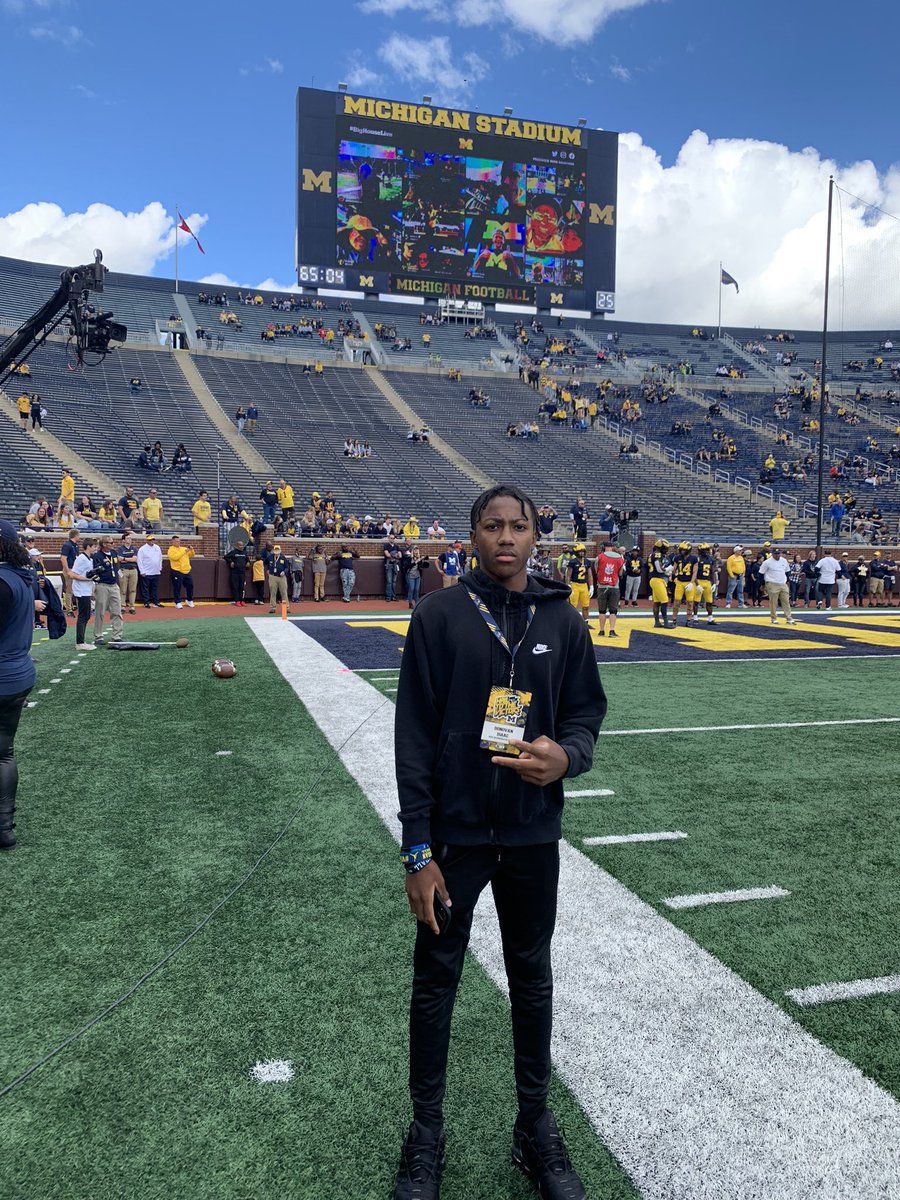 Amazing visit at Michigan yesterday 〽️ @CoachJim4UM <a href="/19Bellamy/">Ron Bellamy</a> <a href="/AllenTrieu/">Allen Trieu</a> <a href="/DEdwards__/">Donovan Edwards ¹ᵏ</a>  <a href="/RisingStars6/">Rising Stars Academy</a> #GoBlue