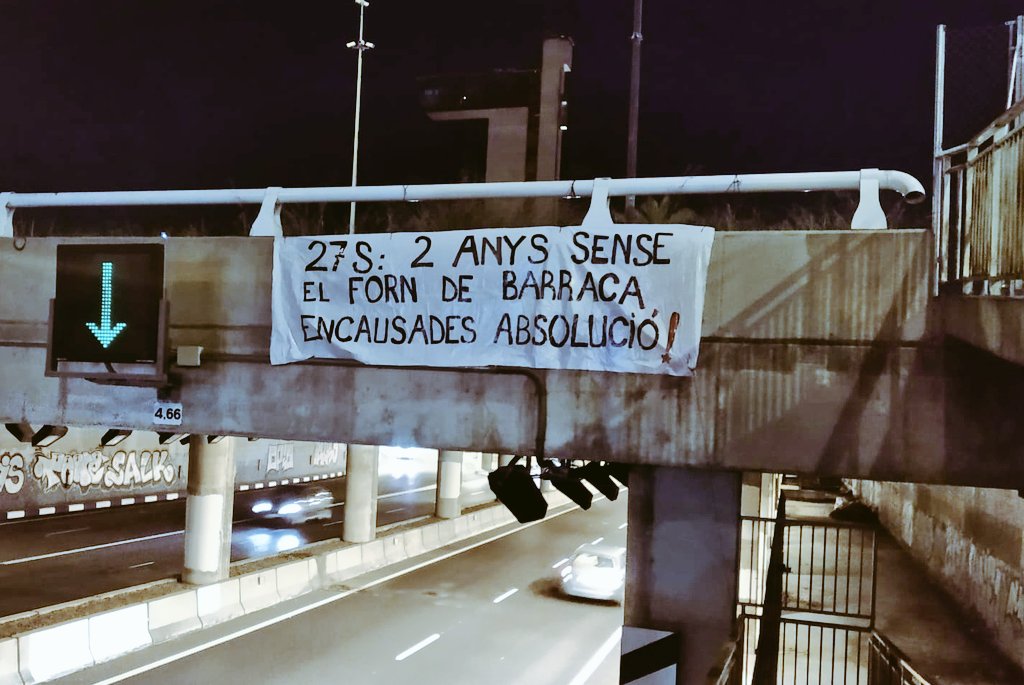 BarracaForn's tweet photo. Ja han passat dos anys del desallotjament i enderrocament del #FornDeBarraca. Fem memòria per a conquerir el futur. Mentre continue la destrucció del territori, continuarem lluitant.
Encausades absolució! https://t.co/EeivBJKyrg