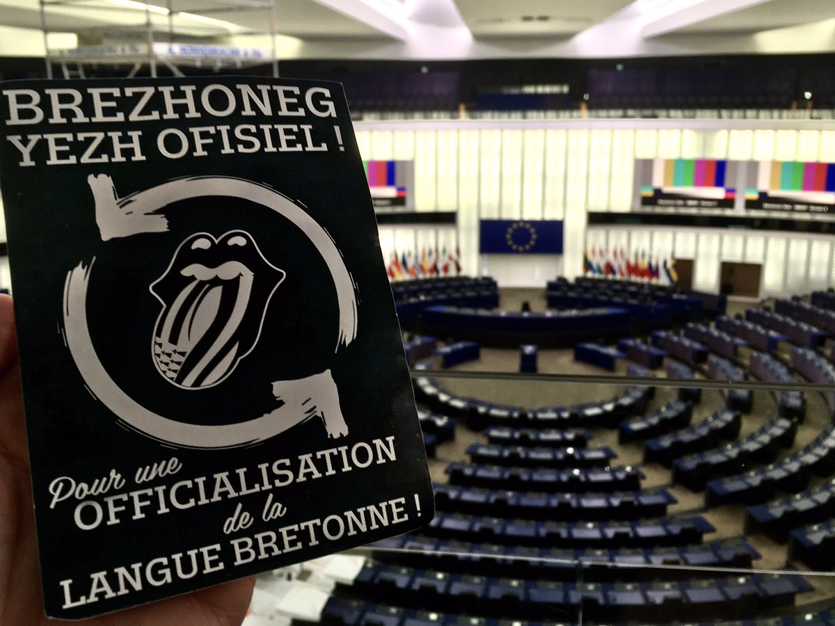 bretagne_info's tweet photo. #EuropeanDayofLanguages ?
Due to the hostility of the #French state, the #Breton language has no legal existence, no official status, its speakers are sub-citizens in #Europe !
#Brezhoneg #EDLangs #BretonLanguage #EDL #BZHG #BrezhonegOfisiel https://t.co/WJtgMDkrnX