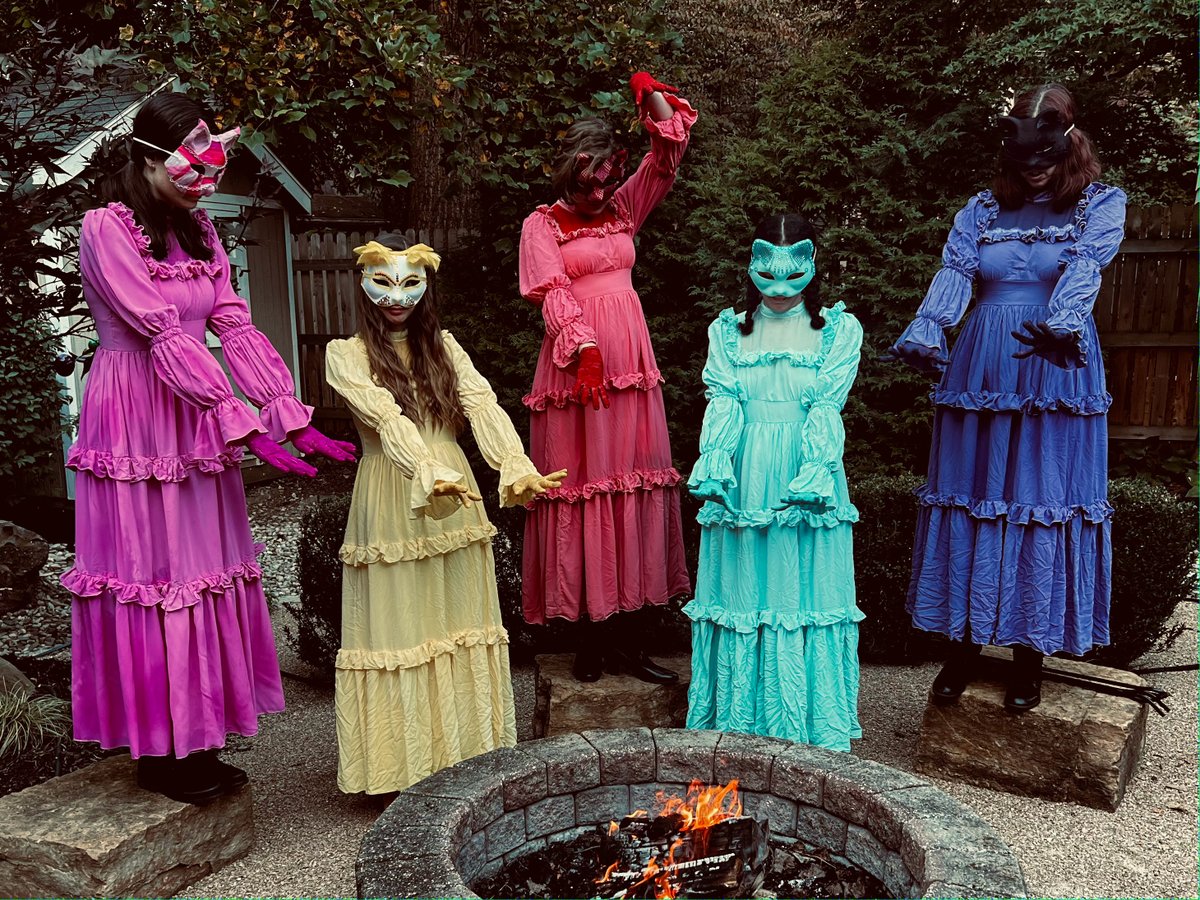 The Paranormal Smut Club celebrated the launch of the new issue of SYBARITE last night with some spellcraft and fire! AND SMORES! Download the issue now!!! paranormalsmutclub.gumroad.com/l/VuycN