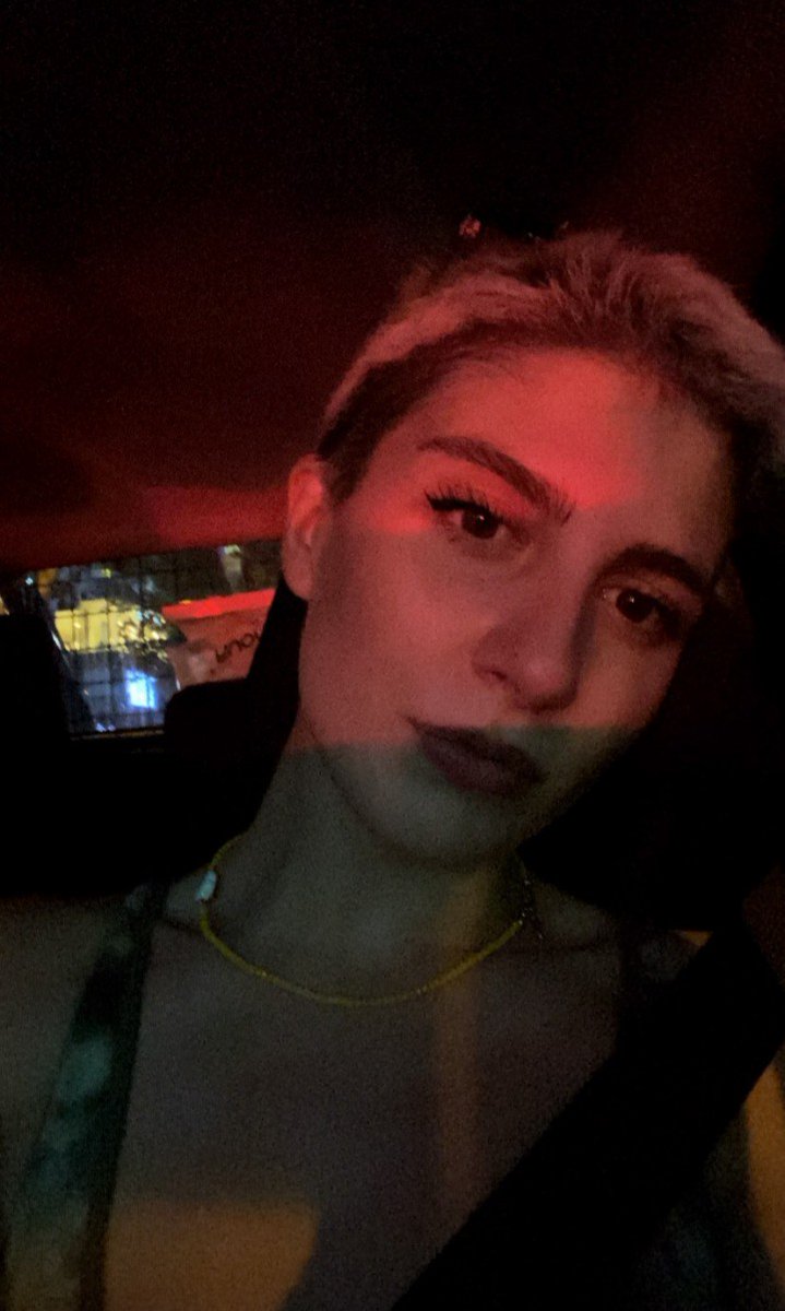 Gecem şimdi güzelleşti sizin de geceniz güzelleşsin o zamann iyi geceler bebeklerimm❤️🖤
