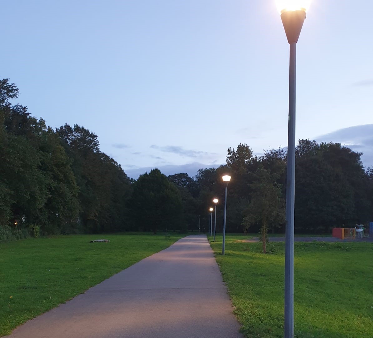 DaveApp's tweet photo. A nice walk around the Appleton estate yesterday just to inspect the grounds after three night of public unrest, No sign of Cheshire's finest police and their high-viz patrol but all quite and nothing to report
πβ€οΈππͺ #StayActive #MentalFitness #GetWarrMoving #GetWarrTalking https://t.co/bO0gploydu