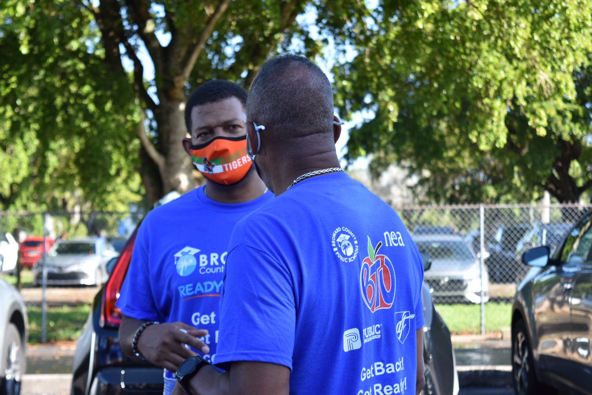 PSRP_AFT's tweet photo. Great weekend reaching out to parents with @BrowardTeachers @afusco_BTU thousands of doors knocked, parents we spoke to are eager to re-enroll their kids in Broward Public Schools thanks to the work of @AFTunion teachers & #PSRPStrong members. https://t.co/dqyIqCzZ1j https://t.co/OLmORyJcwZ
