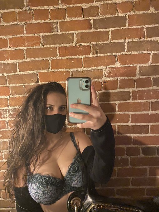 i deserve to get fucked in the bar bathroom https://t.co/CFP3EkwFf6