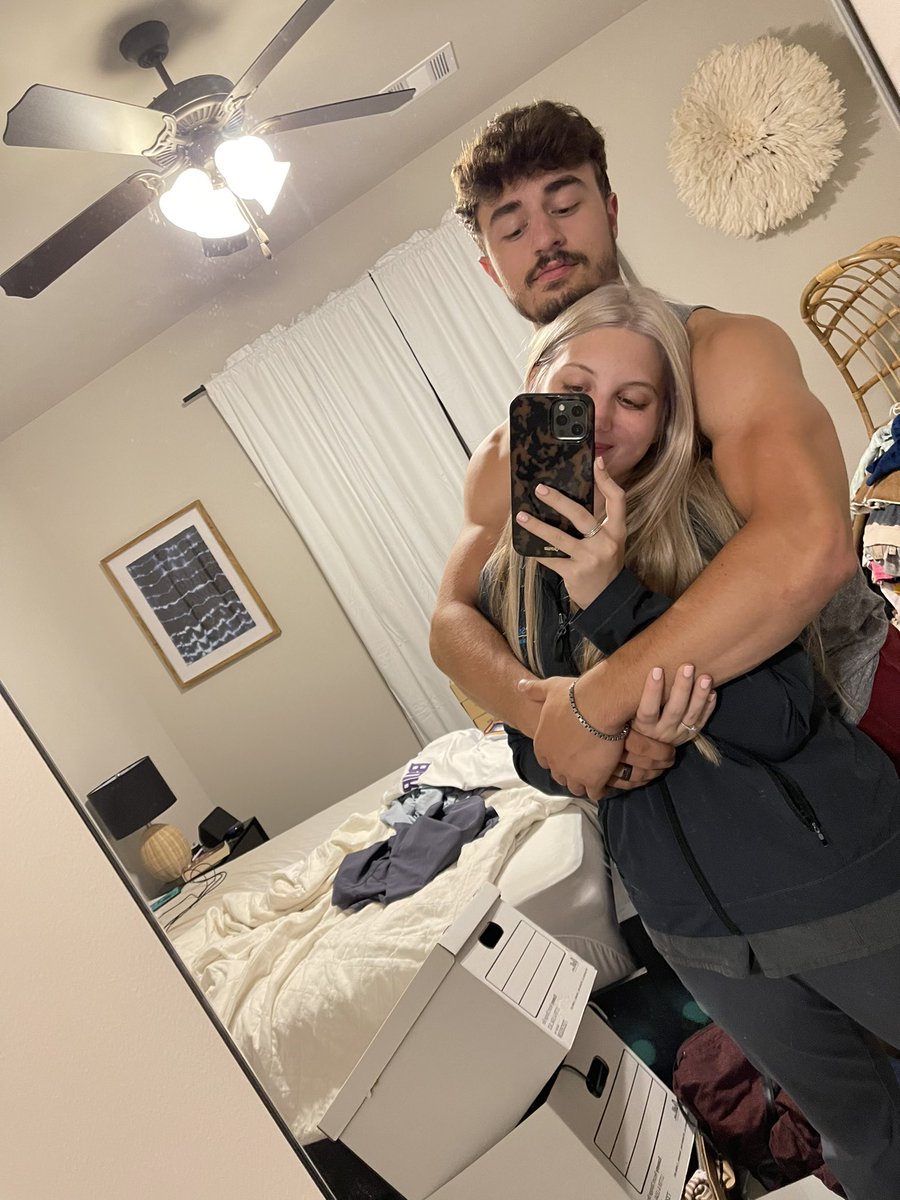 melanieemorgann's tweet photo. Our house is a mess &amp; moving is stressful but I wouldn’t want to do it with anyone else 🖤 https://t.co/m88oGmmEQL