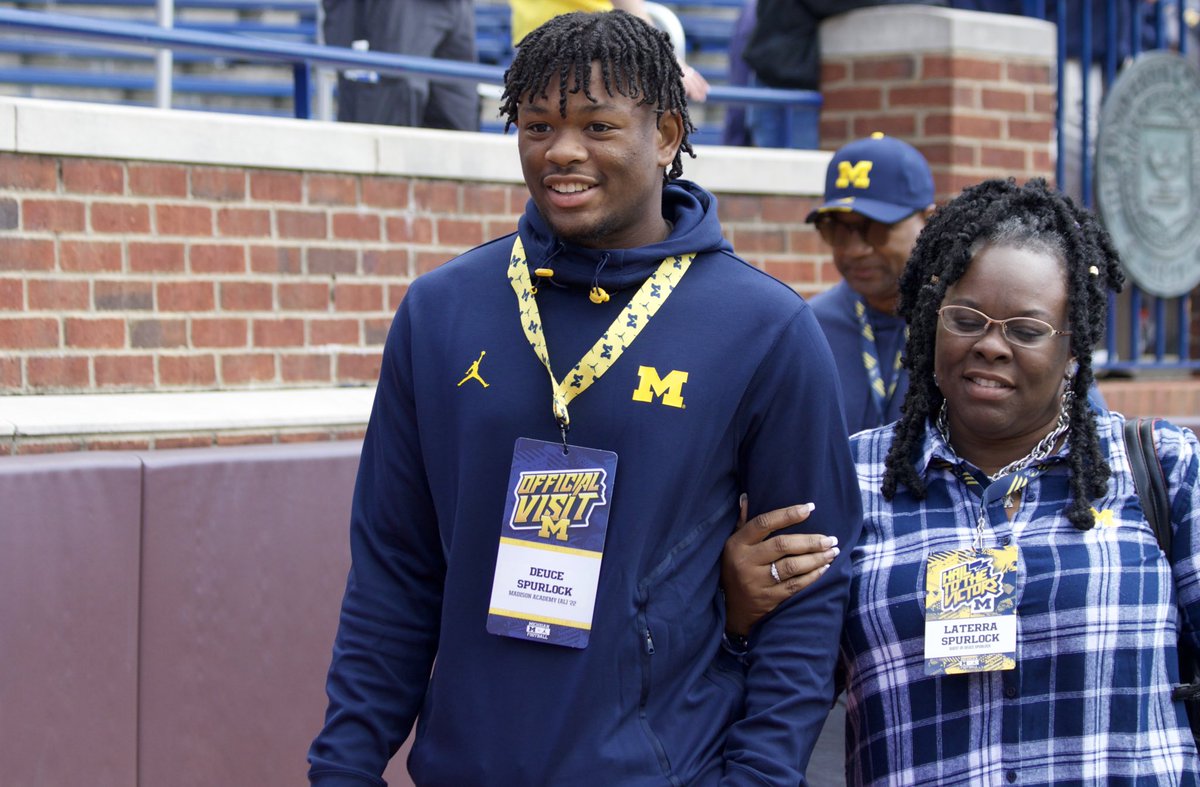 GoBlueFR's tweet photo. 🏈 Class 2022 : LB 3* Deuce Spurlock s'engage avec Michigan après sa visite de ce week-end durant le match contre Rutgers.
#GoBlue #CFBfr
Bienvenue @deucespurlock https://t.co/CQl3VqD5tq