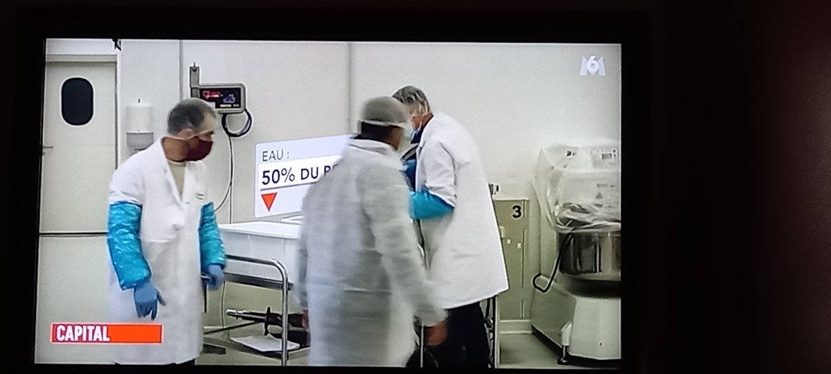 B_Rouille's tweet photo. "L'eau, c'est 50% du produit final" 

Sinon vous pouvez manger de la viande, la vraie 🍖🍗🥩🥓 et boire de l'eau 🚰

@CapitalM6 #NoFakeMeat #ceuxquifontlaviande https://t.co/frlt09XlSJ