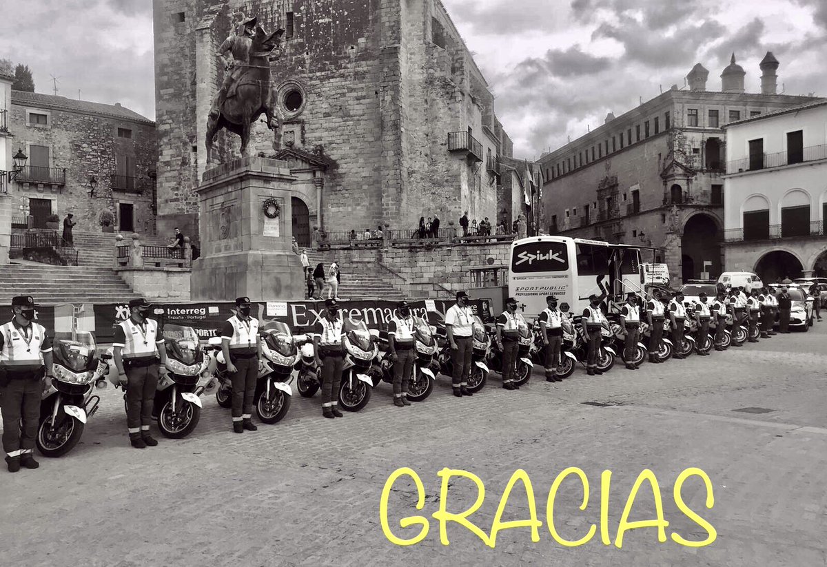 jpmonzu's tweet image. Labor excepcional de la @guardiacivil en la @vuelta_ex #EstamosDeVuelta