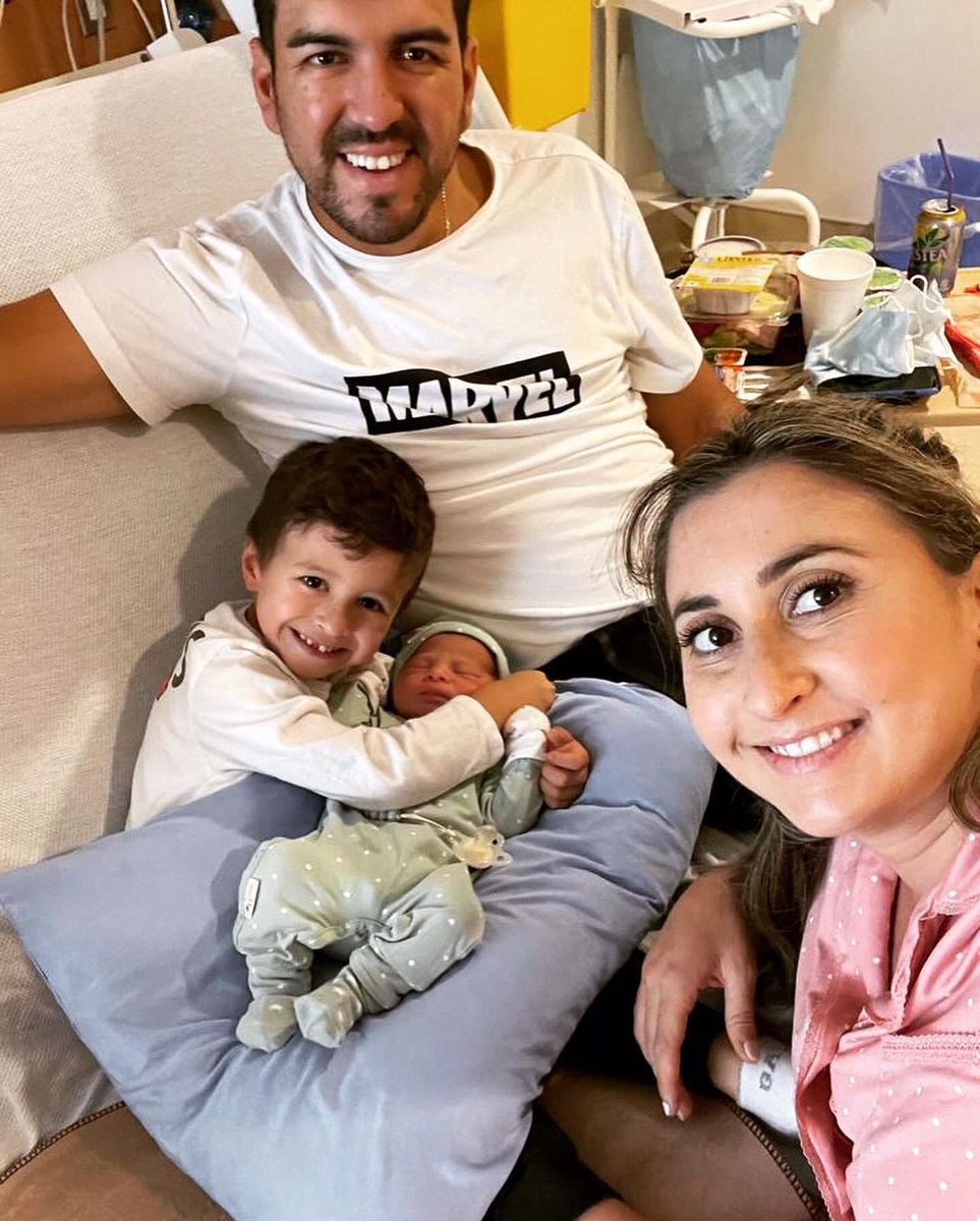 Le damos la bienvenida al mundo a nuestro segundo nieto: Leo Alessandro Maradona ❤️❤️❤️ Felicidades Sara, Diego y Mateo y una enorme alegría para toda la familia. Los abuelos estamos muy contentos de poder compartir este momento con ustedes 💓💓💓