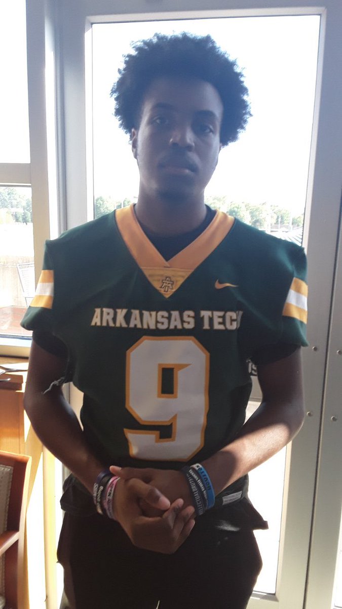 ERoberson24's tweet photo. Thanks @Coach_Crayton for the invite https://t.co/oeJIDCROPD