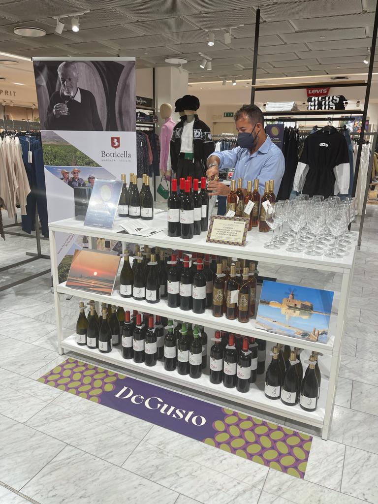 giacgiac74's tweet photo. Era ora, finalmente si ricomincia 🥂 #botticella #rinascente #amir #winetasting https://t.co/Bg1RwUWuDx