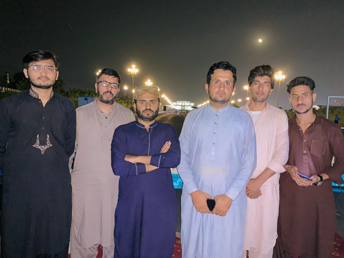 PMSUP_Official's tweet image. صدر پرائیویٹ میڈیکل اسٹوڈنٹس یونین پاکستان حسن بلوچ کا این ایم ڈی کیٹ طلباء سے اظہار یکجہتی کے لیے ڈی چوک دھرنے میں شرکت
اب طلباء اپنا حق لیں گے انشاءاللہ

#MDCATstudentsontheroads
#MdcatStudentsAtDChowk
#WeRejectPmcMdcatTest2021