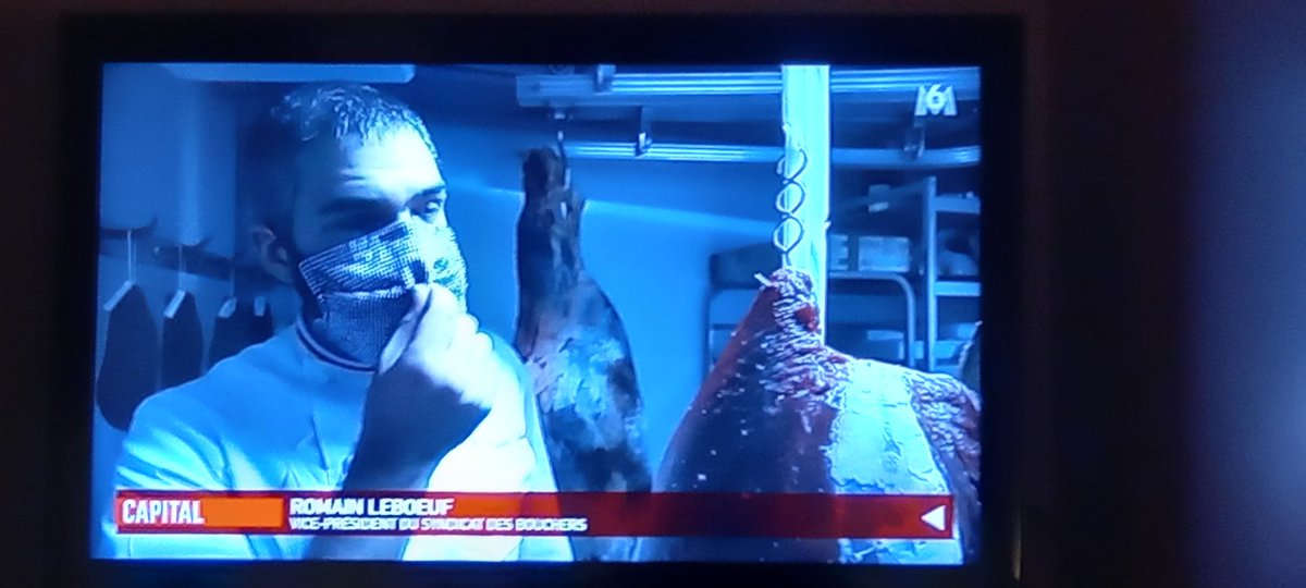 B_Rouille's tweet photo. "Ils vendent des légumes plus chers que la viande" s'insurge @romain_leboeuf 

Et attention aux "termes inappropriés" 

#capital #NoFakeMeat #ceuxquifontlaviande #steak #aiguillettes https://t.co/xGs60nJpkN