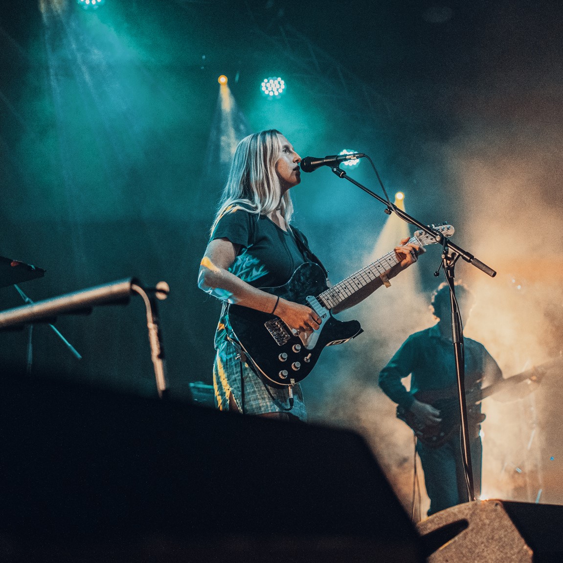 Tranquility in the form of @billiemarten's gorgeous folk sounds was a perfect moment on a busy day. 📷: @jadekmedia #billiemarten #thelevel #ntsu #d2dfest