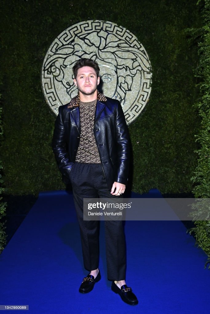 NiallPromoSpain's tweet photo. 📸|| @NiallOfficial en el evento de Versace x Fendi esta noche en Milán! (1) https://t.co/fiVMMi8VuN