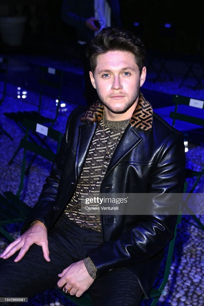 NiallPromoSpain's tweet photo. 📸|| @NiallOfficial en el evento de Versace x Fendi esta noche en Milán! (1) https://t.co/fiVMMi8VuN