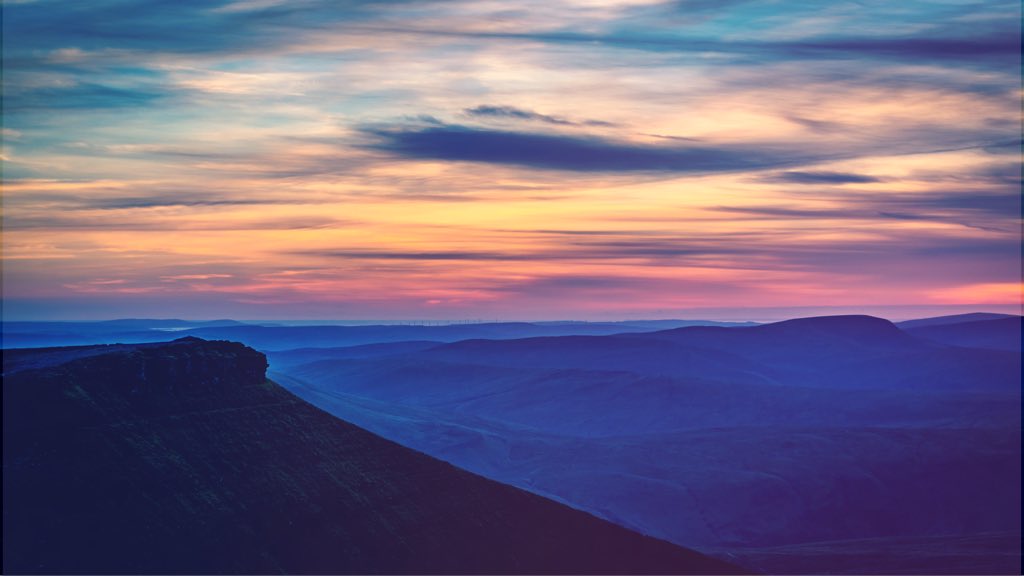 SWimagesUK's tweet image. Can’t beat just sitting and waiting to get images like this. 🌅 📷 #BreconBeacons @CountryfileMag @nationaltrust @NatGeoTravel @StormHour @OPOTY @wextweets @ruthwignall @DiscoverCymru @WalesOnline @visitwales @NTBreconbeacons @BeaconsPhotos @WeAreCardiff
 #findyourepic @Ruth_ITV